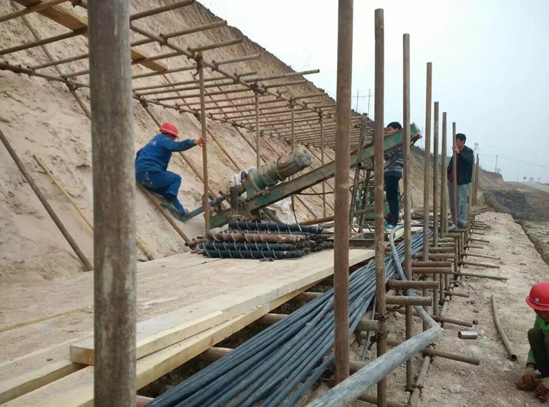 寧夏國(guó)道344國(guó)道2標(biāo)邊坡錨桿錨索框架梁防護(hù)工程