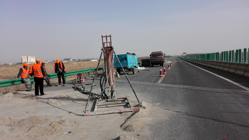 寶漢高速延伸段隴縣6標(biāo)橋涵臺(tái)背注漿加固工程